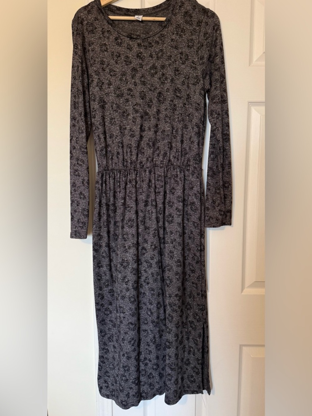 Old Navy Grey animal print Long Sleeve Midi Dress